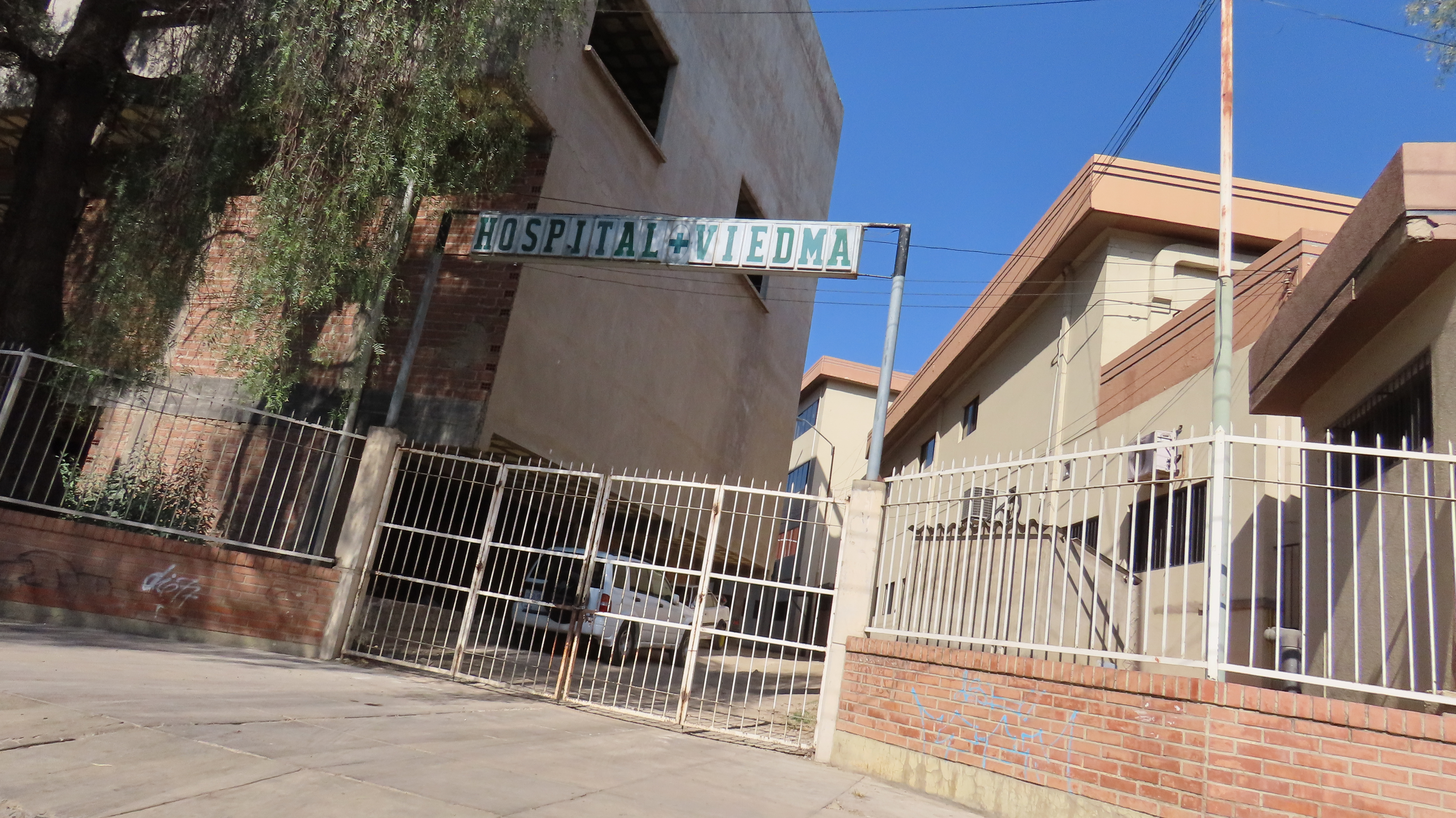 Ingreso alternativo al único hospital de tercer nivel de Cochabamba, Bolivia.  Crédito: Revista Muy Waso 